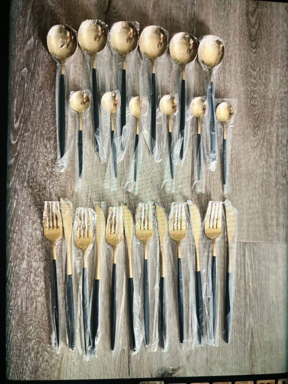 Gold and Black 20-Piece Flatware Set – Modern Home Dining